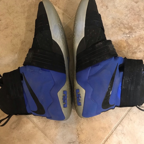👟NIKE LeBron James Zoom Soldier 10 Sneakers - Picture 3 of 15